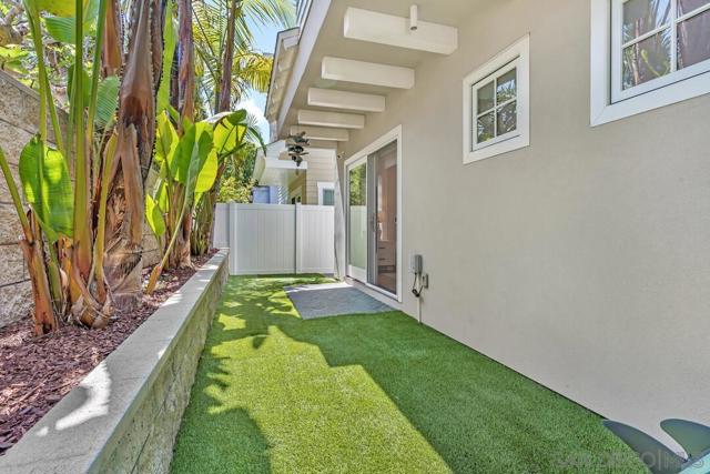 1050 Isabella Ave, Coronado CA: https://media.crmls.org/mediaz/f904d1c0-879c-4b2a-86a3-fd0fb042fc41.jpg