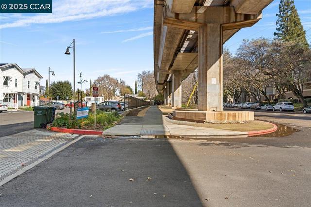 100 Esperanza Place, Walnut Creek CA: https://media.crmls.org/mediaz/f904f86b-8b9d-4961-968f-58065a03af1d.jpg