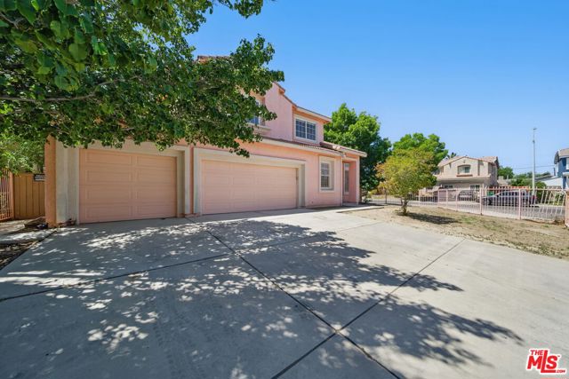 3702 Las Palmas Avenue, Palmdale CA: https://media.crmls.org/mediaz/f904fd74-6386-4a1f-98ed-7a71f3d1d1cb.jpg