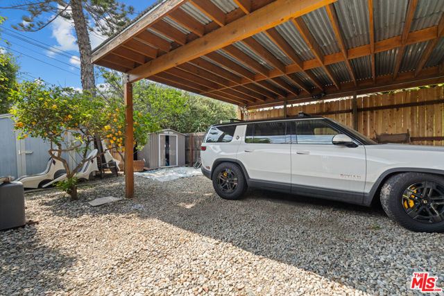 550 Indiana Avenue, Venice CA: https://media.crmls.org/mediaz/f9053f8e-057c-40b8-b0b3-d4e6c4c8398a.jpg