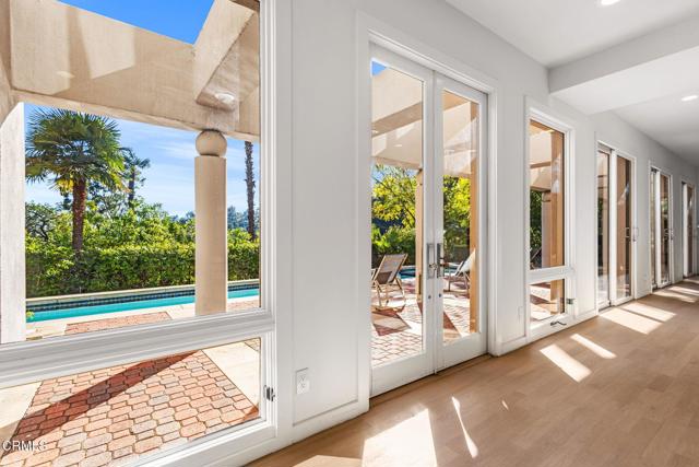 Detail Gallery Image 7 of 72 For 1265 Chateau Rd, Pasadena,  CA 91105 - 5 Beds | 5/2 Baths