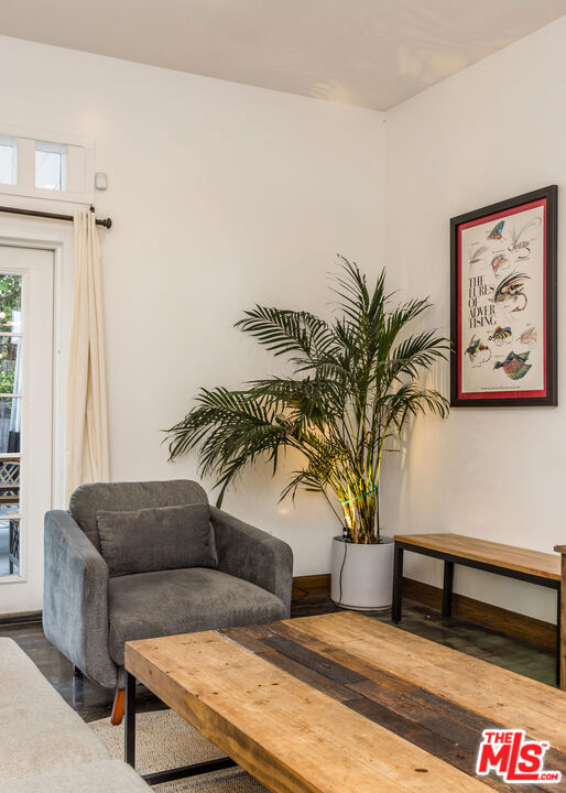 1141 Cabrillo Avenue, Venice CA: https://media.crmls.org/mediaz/f90662f2-7ef5-4d4a-b2cf-e7a998aef8d4.jpg