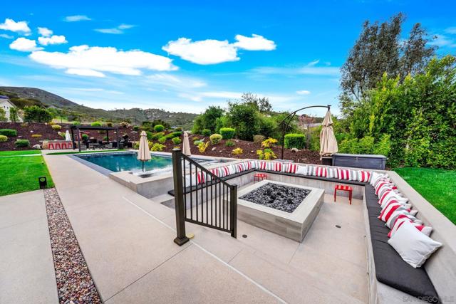 21992 Wilgen Rd, Escondido CA: https://media.crmls.org/mediaz/f906b9ed-6071-4783-8d78-e0f3fdbe0d26.jpg