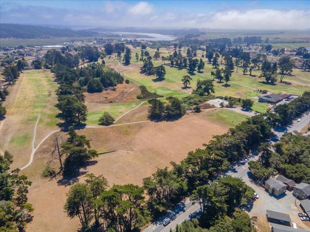 2100 Stone Ridge Drive, Royal Oaks CA: https://media.crmls.org/mediaz/f9071835-f6f6-48df-8825-829bcc9f4e3c.jpg