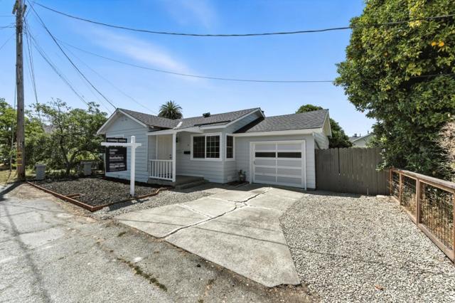 6 Clinton Court, Redwood City CA: https://media.crmls.org/mediaz/f90851e4-97e6-4aa8-98a1-24d1e342d11a.jpg