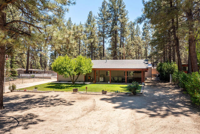 59341 Courtesy Drive, Mountain Center CA: https://media.crmls.org/mediaz/f9087c42-2bed-4568-89ef-8d0e412c252e.jpg