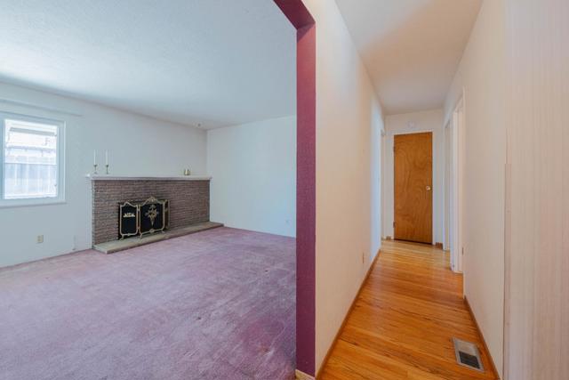 170 Del Mar Drive, Salinas CA: https://media.crmls.org/mediaz/f908a389-627c-4f01-8ad2-ff7a7da5315e.jpg
