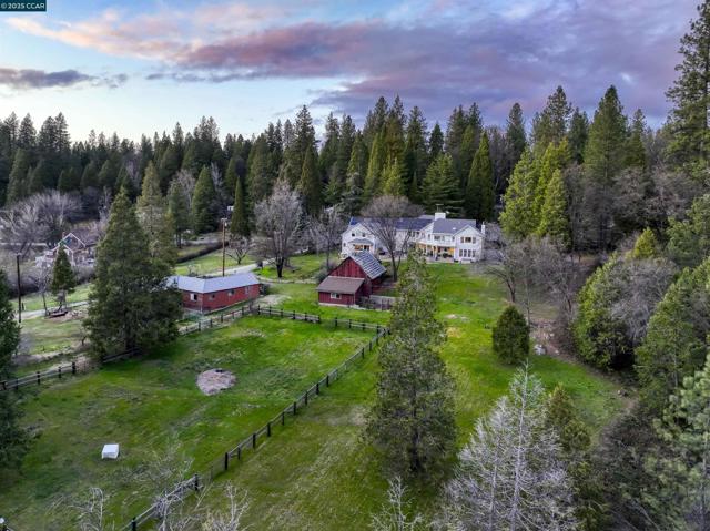 11417 Red Dog Rd, Nevada City CA: https://media.crmls.org/mediaz/f908d569-763c-4a82-94b0-ea00eb48759b.jpg