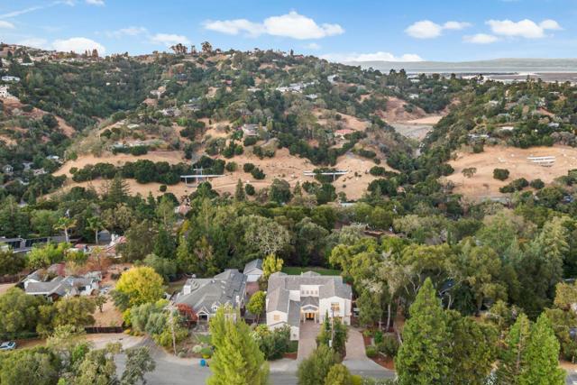 303 Lakeview Way, Redwood City CA: https://media.crmls.org/mediaz/f9091900-2ef3-49ad-8061-1d317ac90ccd.jpg