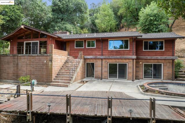 5201 Alhambra Valley Rd, Martinez CA: https://media.crmls.org/mediaz/f909278f-504b-460b-849f-481c9682cf95.jpg