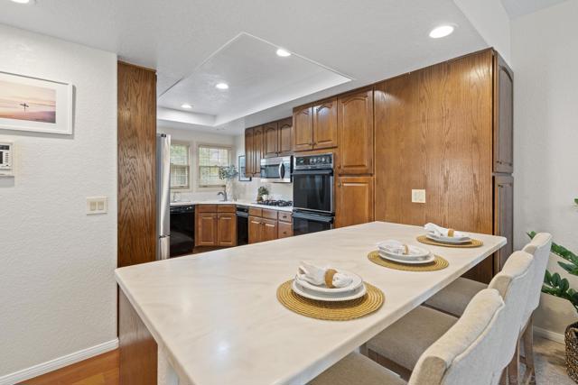717 C Ave, Coronado CA: https://media.crmls.org/mediaz/f9092ebd-1fd8-4fc5-931f-a06484a38b6e.jpg
