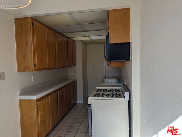 5640 Franklin Avenue, Los Angeles CA: https://media.crmls.org/mediaz/f9094cdd-f48f-483f-b4ad-73828cbd89e6.jpg