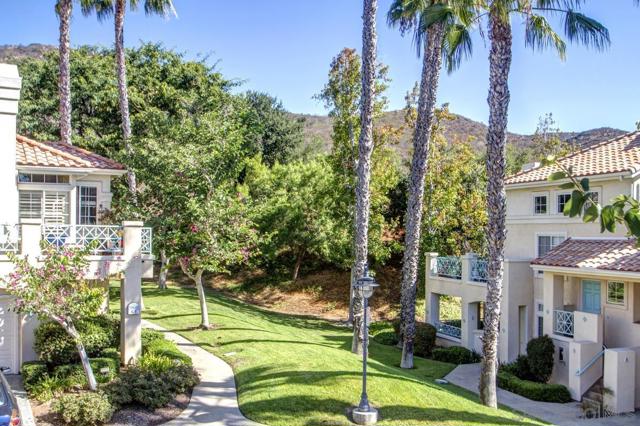 12646 Springbrook Dr, San Diego CA: https://media.crmls.org/mediaz/f9094fb6-c271-481f-849f-871eb7005cd2.jpg