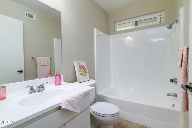 Detail Gallery Image 9 of 37 For 24124 Village 24, Camarillo,  CA 93012 - 2 Beds | 2 Baths