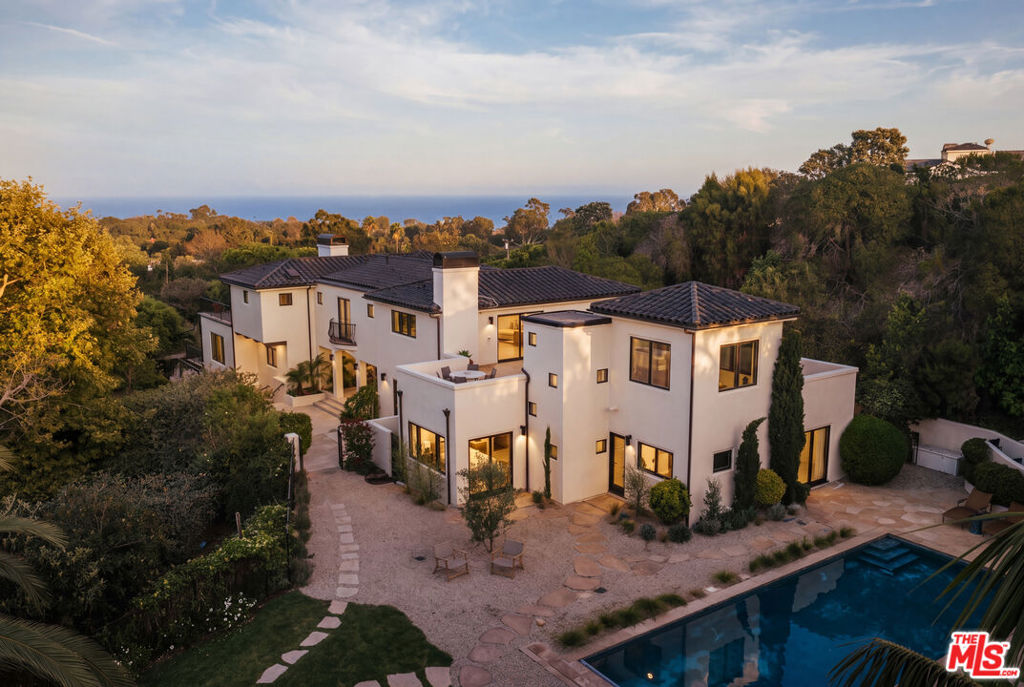 7015 Grasswood Avenue — architectural residence