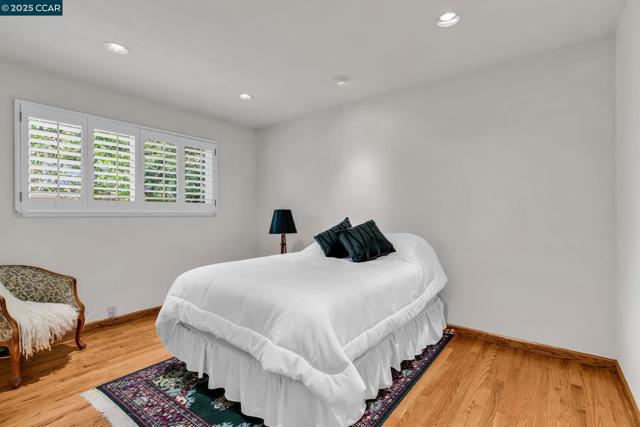 2032 Vanderslice Ave, Walnut Creek CA: https://media.crmls.org/mediaz/f90a9cc8-0abe-4427-8255-365c6541b900.jpg