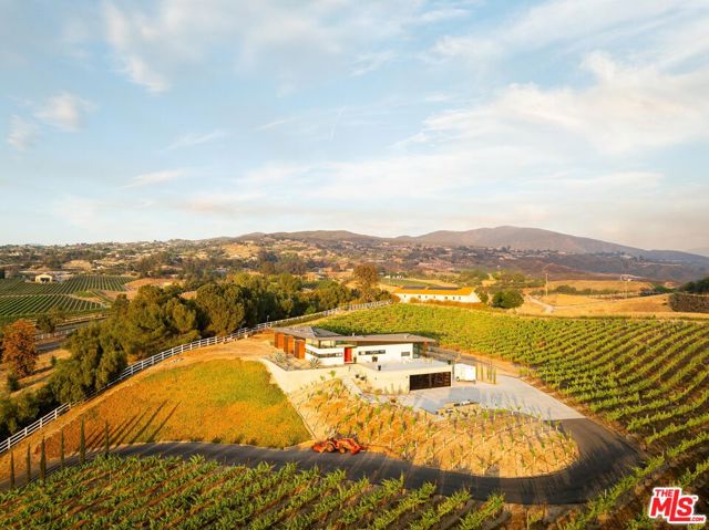 36453 Via El Pais Bonita, Temecula CA: https://media.crmls.org/mediaz/f90b2ea9-8163-4c39-a67e-6bd398a88223.jpg