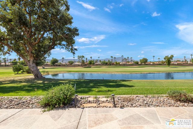 41387 Princeville Lane, Palm Desert CA: https://media.crmls.org/mediaz/f90b7831-96aa-4257-af7f-89dc84d0aaac.jpg
