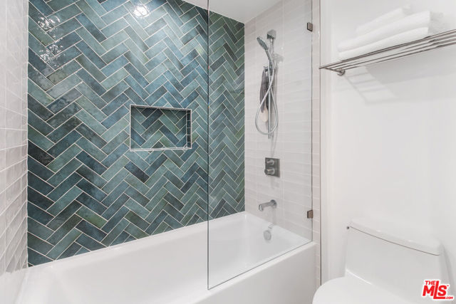 5433 Tampa Avenue, Tarzana CA: https://media.crmls.org/mediaz/f90ba381-7470-4b31-9946-ce8889d4c266.jpg
