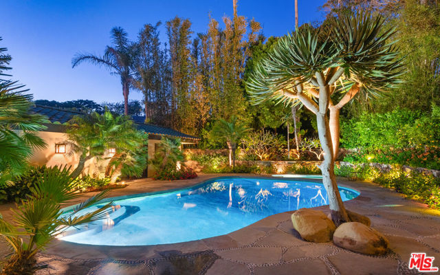 7221 Birdview Avenue, Malibu CA: https://media.crmls.org/mediaz/f90bc962-8fc4-44fb-bedc-89e496d45fe1.jpg