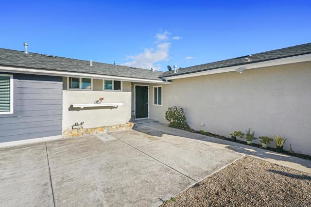 7684 Meadowbrook Ct, San Diego CA: https://media.crmls.org/mediaz/f90c35b3-3786-4d5c-924f-a4cfdaaf82b5.jpg