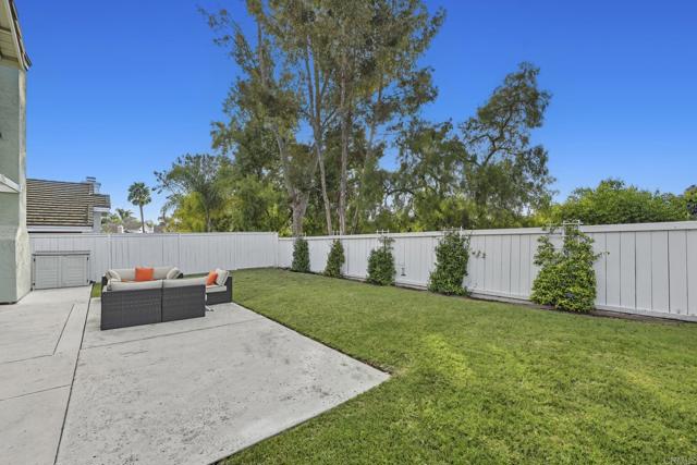 7925 Calle Madrid, Carlsbad CA: https://media.crmls.org/mediaz/f90c5d2d-e77b-44f2-9477-688d29ff8221.jpg