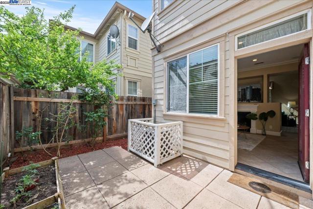 107 Limestone Cmn, Livermore CA: https://media.crmls.org/mediaz/f90c7c60-b91a-4e0e-8b07-67b3e759c88c.jpg