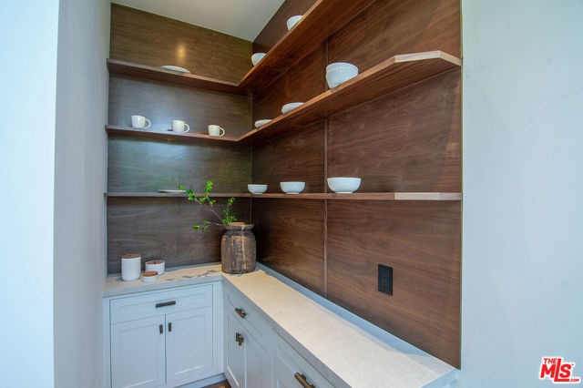 745 E Sunset Avenue, Venice CA: https://media.crmls.org/mediaz/f90c98f4-7dfb-42d9-a15e-d5163e8f15a4.jpg