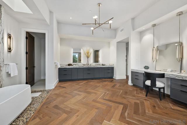 4728 El Aspecto, Rancho Santa Fe CA: https://media.crmls.org/mediaz/f90c992f-5aa4-4262-a07a-452fce1c740d.jpg