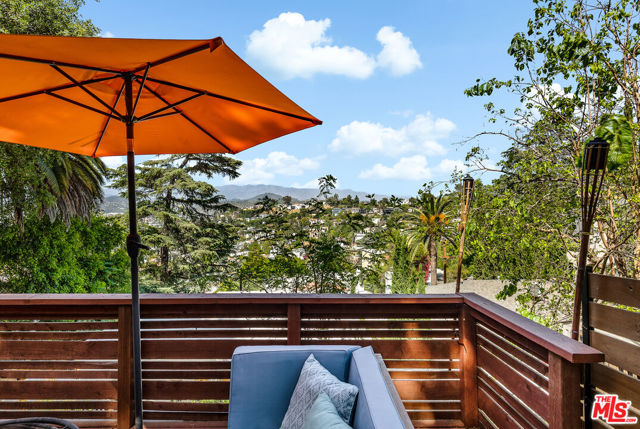 1355 Columbia Drive, Glendale CA: https://media.crmls.org/mediaz/f90ce5e3-efcf-4f27-a453-ba56cbee5ae8.jpg