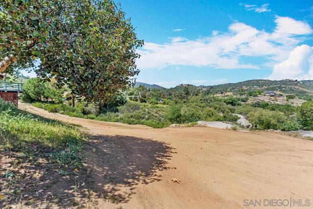 3176 Via Viejas, Alpine CA: https://media.crmls.org/mediaz/f90d19e8-29d5-44cf-872d-1dcc94d97c6b.jpg