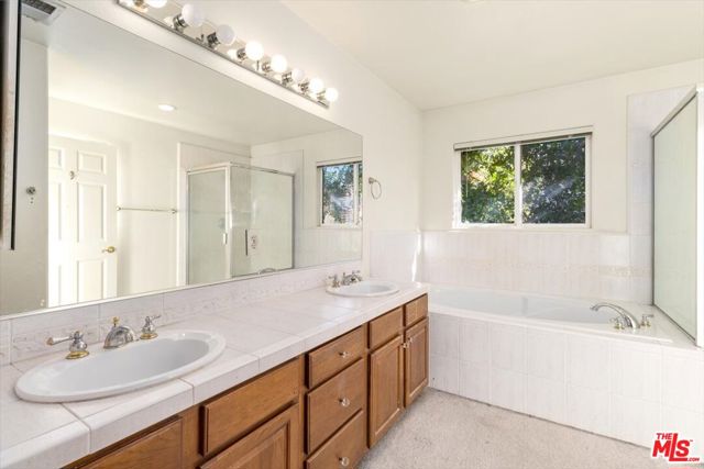 18806 Hatteras Street, Tarzana CA: https://media.crmls.org/mediaz/f90d7b80-195b-42c1-82bb-f77421389fea.jpg