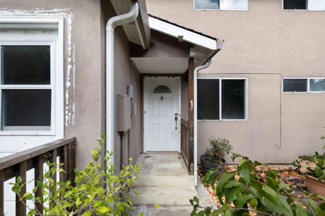 2160 Oakley Avenue, Menlo Park CA: https://media.crmls.org/mediaz/f90e1648-191f-4711-a175-7e5e178a1bfe.jpg