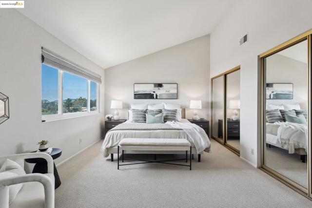 93 Thousand Oaks St, Oakland CA: https://media.crmls.org/mediaz/f90e4dd0-f573-4899-a873-20c20d0ec97b.jpg