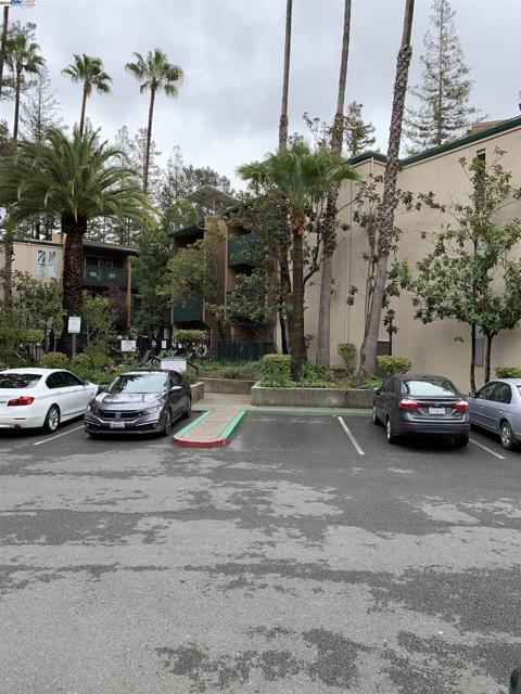 185 Sierra Dr, Walnut Creek CA: https://media.crmls.org/mediaz/f90ed80b-8f09-4e10-bec1-a2622ad0c4bd.jpg