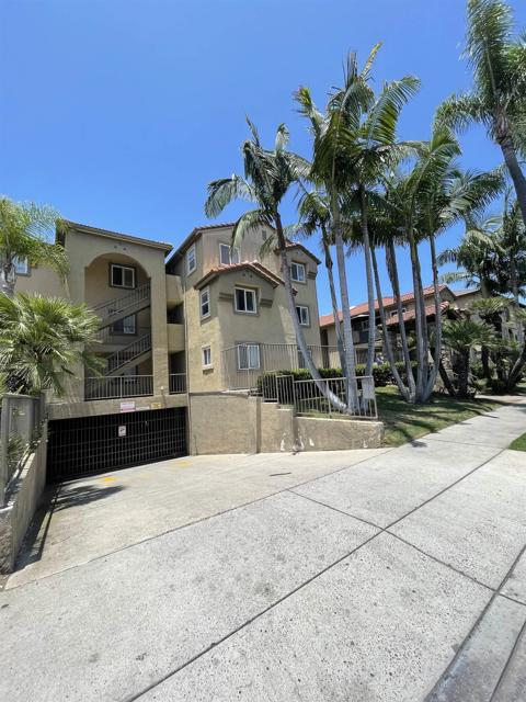 4222 Menlo Ave, San Diego CA: https://media.crmls.org/mediaz/f90f1cf9-6552-41ce-b5a4-c06267424901.jpg