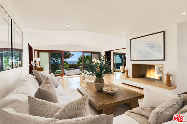 7221 Birdview Avenue, Malibu CA: https://media.crmls.org/mediaz/f90f3abc-1cb3-456e-a378-3359d1c7841f.jpg