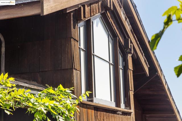 636 Vincente Ave, Berkeley CA: https://media.crmls.org/mediaz/f90f6695-6859-46c3-b491-f3e7f9fda571.jpg