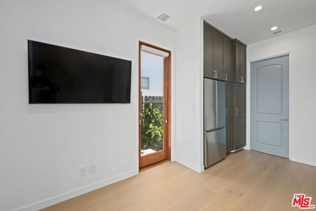 10503 Tennessee Avenue, Los Angeles CA: https://media.crmls.org/mediaz/f90f7207-7d03-4607-a069-f8c1c669dc89.jpg