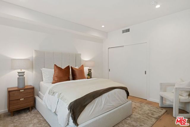 3809 S Verona Court, Los Angeles CA: https://media.crmls.org/mediaz/f9111eca-3f13-428c-8860-527c5150bcdb.jpg