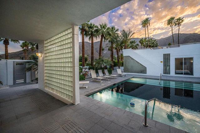 520 W ViA Lola, Palm Springs CA: https://media.crmls.org/mediaz/f91128b6-0d68-4199-82b6-e57261ccfee0.jpg