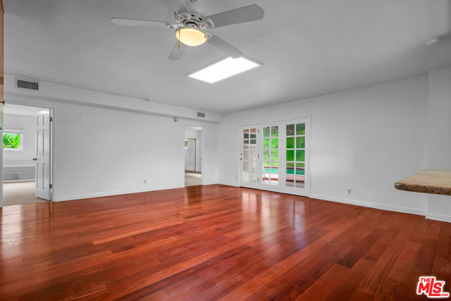 2925 Dona Susana Drive, Studio City CA: https://media.crmls.org/mediaz/f911427c-e7e9-4ca1-ba2a-ca9d3f25fa82.jpg