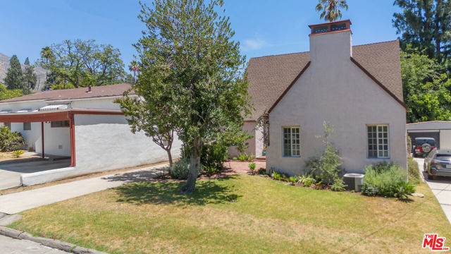 2310 Santa Anita Avenue, Altadena CA: https://media.crmls.org/mediaz/f91162d6-54d7-4706-ac00-4683c09be1ee.jpg