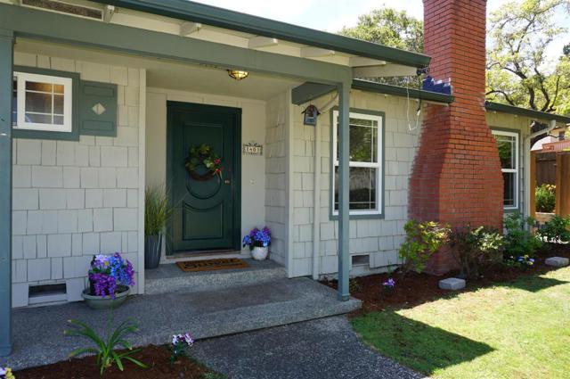 1401 Woodberry Avenue, San Mateo CA: https://media.crmls.org/mediaz/f911d783-bdea-4e36-b9c9-ebf7185426c8.jpg