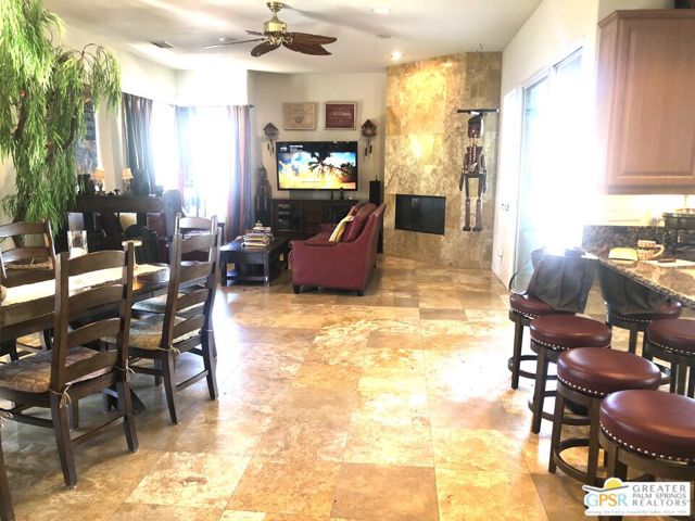 18 Calais Circle, Rancho Mirage CA: https://media.crmls.org/mediaz/f91212ad-41f7-4a7d-ba48-c9cfa4f5ca08.jpg