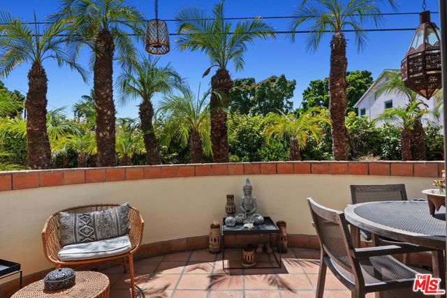 2702 11th Street, Santa Monica CA: https://media.crmls.org/mediaz/f91471a1-4122-4981-a13e-93373ce25c98.jpg