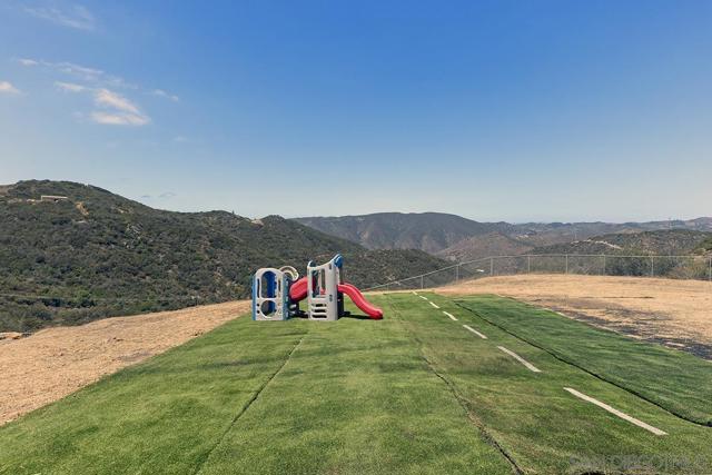 4027 Sumac Summit, Fallbrook CA: https://media.crmls.org/mediaz/f9151208-edd7-4533-aca3-5bed67e80943.jpg