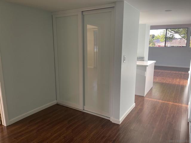 2420 Torrey Pines Rd, La Jolla CA: https://media.crmls.org/mediaz/f9151366-948d-4b30-8c45-86e3bceb0809.jpg
