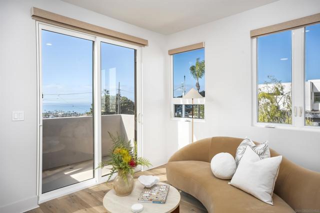 Image 31 of 75 For 4593 Coronado Ave