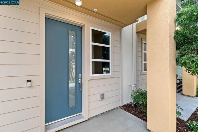 27276 Cosmo Ct, Hayward CA: https://media.crmls.org/mediaz/f91592a3-6cae-4090-a537-ddf52d6f2c97.jpg